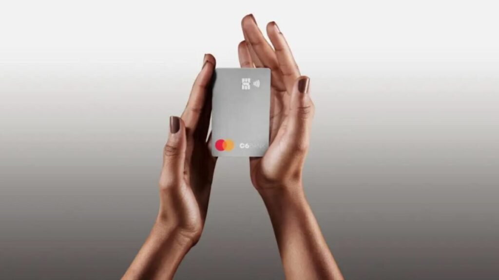 Cartão C6 Business Mastercard para MEI e pequenas empresas com programa Átomos e anuidade gratuita em 2026.